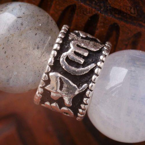 Бусина Дзи «Гаруда» в браслете из лабрадора и лунного камня